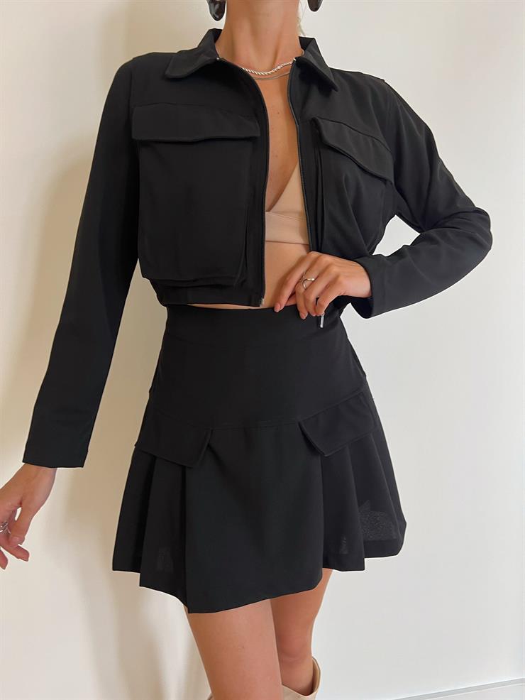 Gömlek Yaka Büyük Cepli Crop Ceket Cep Görünümlü Pileli Mini Etek Rouge Kadın Siyah Takım 24k000077