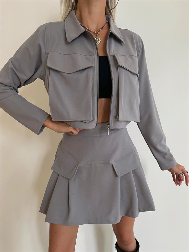 Gömlek Yaka Büyük Cepli Crop Ceket Cep Görünümlü Pileli Mini Etek Rouge Kadın Gri Takım 24k000077