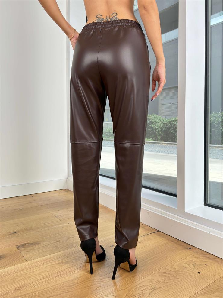 Beli Lastikli Ve Bağcıklı Dar Paça Roxana Kahve Deri Kadın Pantolon 25K080