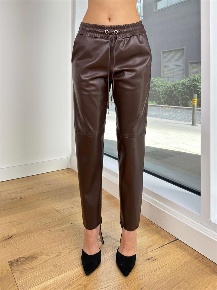 Beli Lastikli Ve Bağcıklı Dar Paça Roxana Kahve Deri Kadın Pantolon 25K080