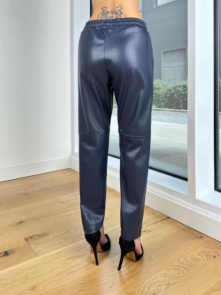 Beli Lastikli Ve Bağcıklı Dar Paça Roxana Lacivert Deri Kadın Pantolon 25K080