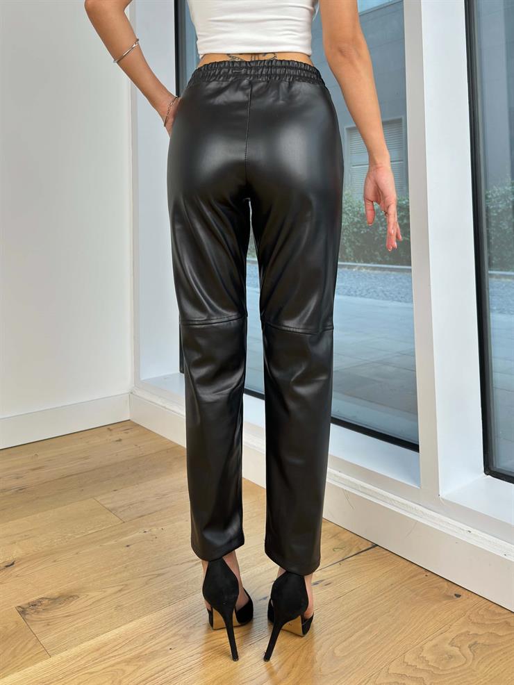 Beli Lastikli Ve Bağcıklı Dar Paça Roxana Siyah Deri Kadın Pantolon 25K080