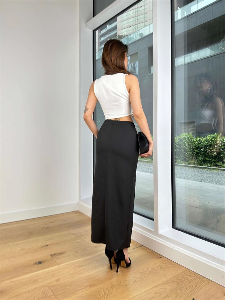 Kolsuz Yuvarlar Yaka Beli Pencere Detaylı Çiçek Aksesuarlı Ruzena Kadın Siyah Midi Elbise 24Y506