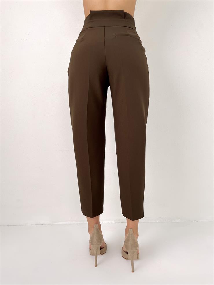 Kemerli Yüksek Bel Beli Pileli Havuç Model Sabin Kadın Kahve Pantolon 22Y000508