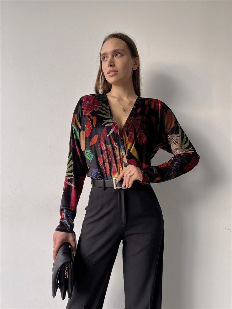 Kruvaze Yaka Desenli Uzun Kol Saiss Kadın Siyah Bodysuit 23K000358