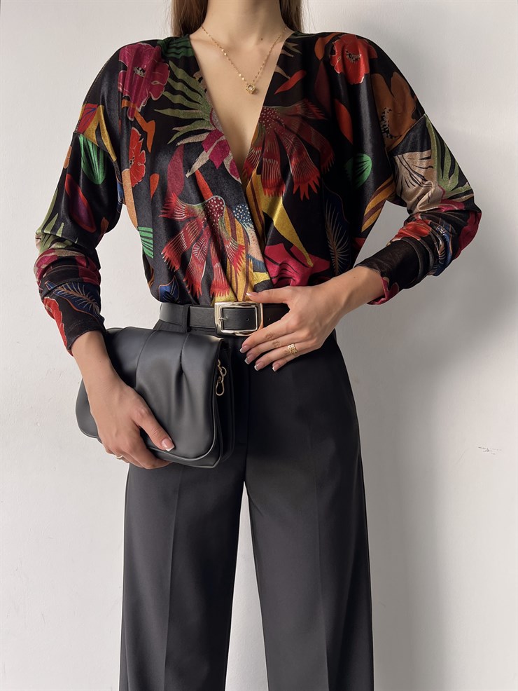 Kruvaze Yaka Desenli Uzun Kol Saiss Kadın Siyah Bodysuit 23K000358