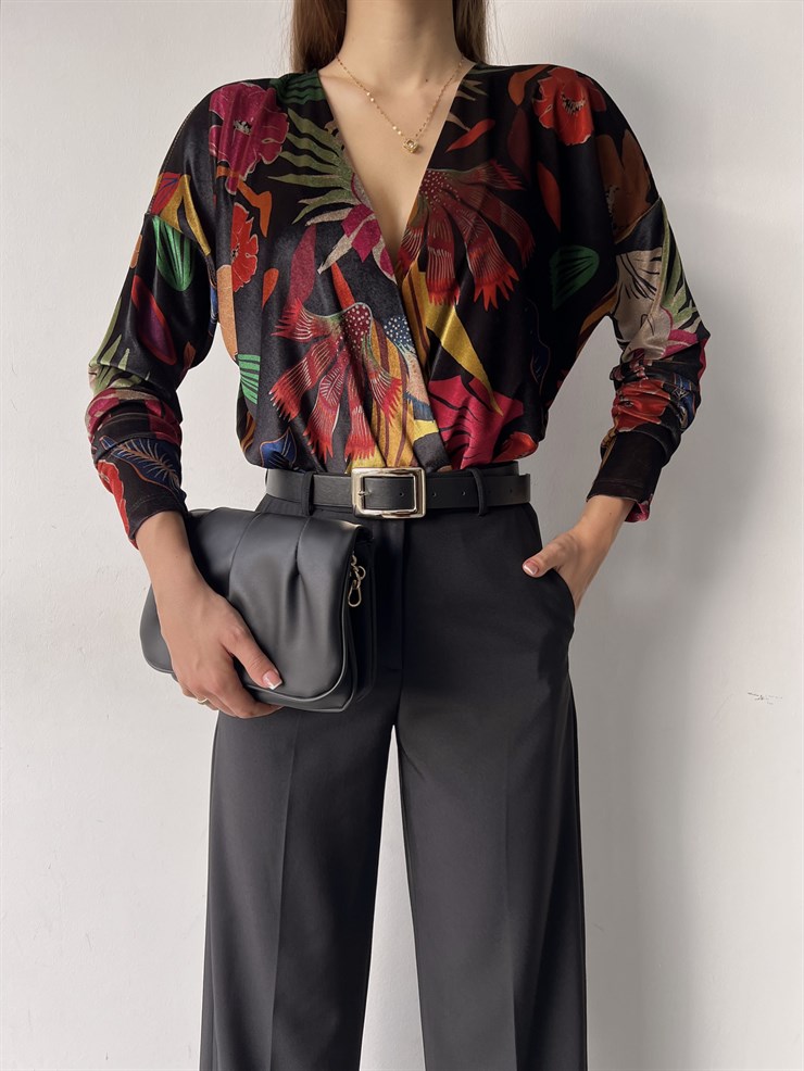 Kruvaze Yaka Desenli Uzun Kol Saiss Kadın Siyah Bodysuit 23K000358