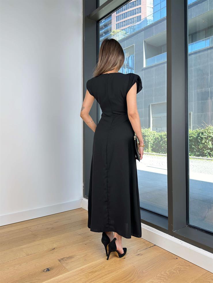 V Yaka Önü Aksesuarlı Sally Siyah Kadın Elbise 25Y002