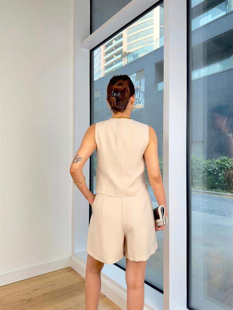 Önü Düğme Kapamalı Yelek Yüksek Bel Pens Detaylı Bermuda Şort Sammy Kadın Taş Takım 24Y667