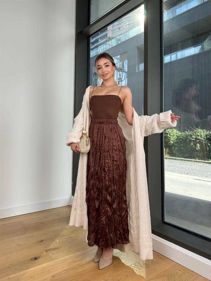 Beli Lastikli Kırışık Görünümlü Sando Kahve Kadın Saten Etek 25K484