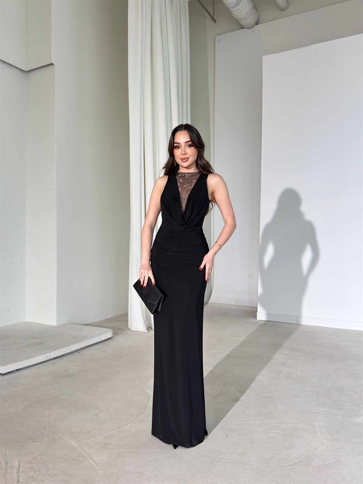 Önü Ve Arkası Dantel Detaylı Degaje Yaka Maxi Siyah Sarah Kadın Elbise 26Y197