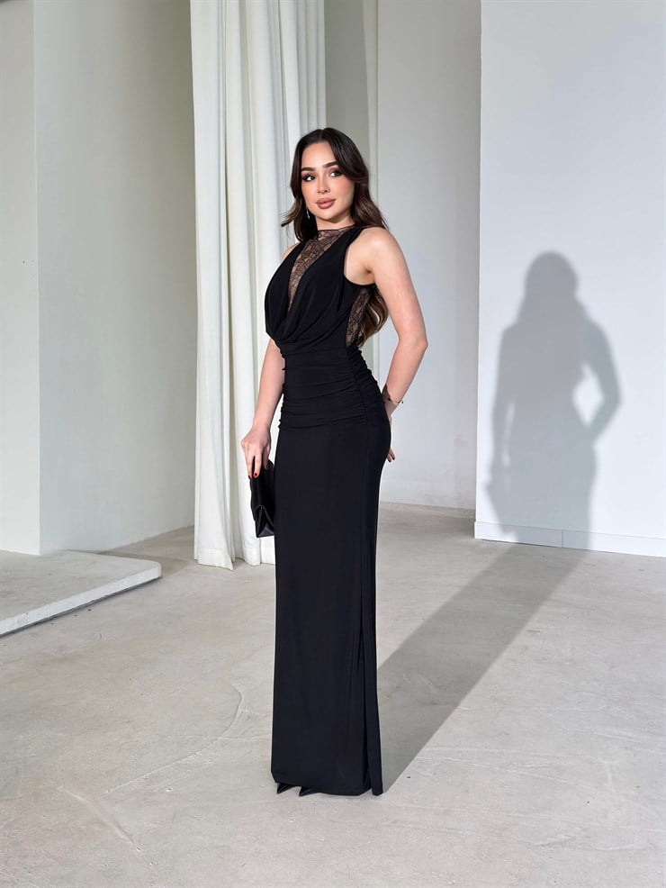 Önü Ve Arkası Dantel Detaylı Degaje Yaka Maxi Siyah Sarah Kadın Elbise 26Y197