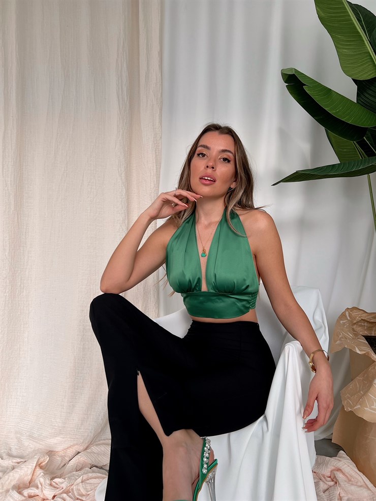 Saten Boyundan Bağlamalı Dekolteli Genesis Kadın Yeşil Crop Bluz 22Y000025