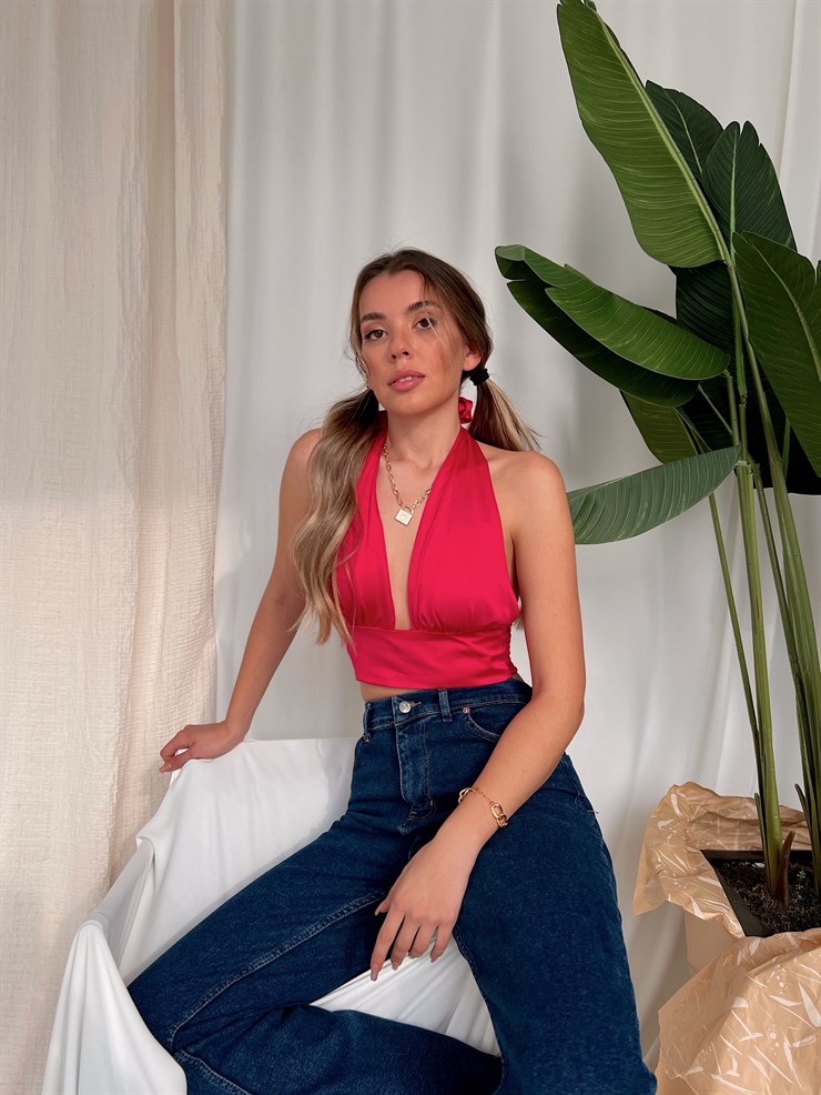 Saten Boyundan Bağlamalı Dekolteli Genesis Kadın Pembe Crop Bluz 22Y000025