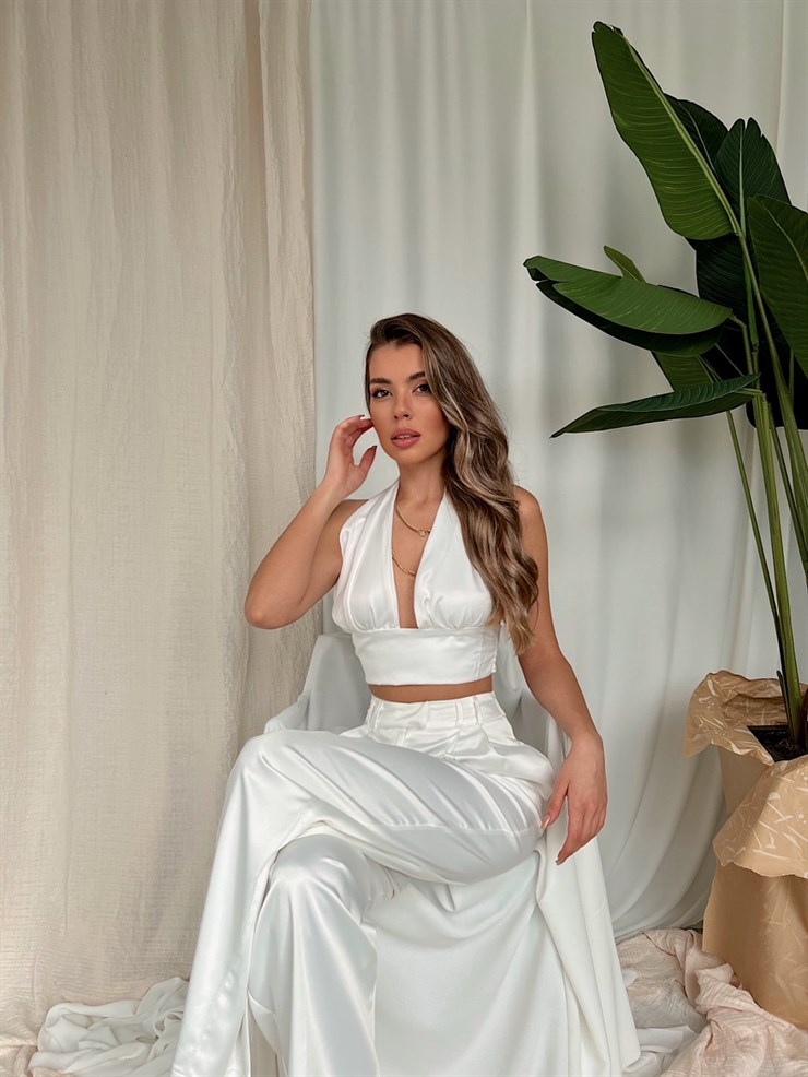 Saten Boyundan Bağlamalı Dekolteli Genesis Kadın Beyaz Crop Bluz 22Y000025