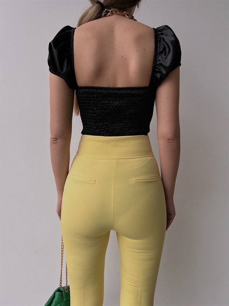 Saten Düğme Detay Kalp Yaka Emily Kadın Siyah Korse Bluz 22Y000077