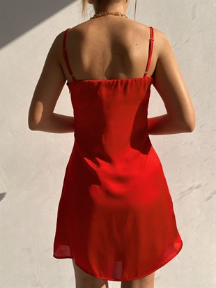 İnce Askılı Saten Degaje Yaka Garry Kadın Kırmızı Mini Elbise 21Y000500