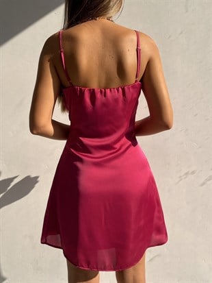 İnce Askılı Saten Degaje Yaka Garry Kadın Fuşya Mini Elbise 21Y000500