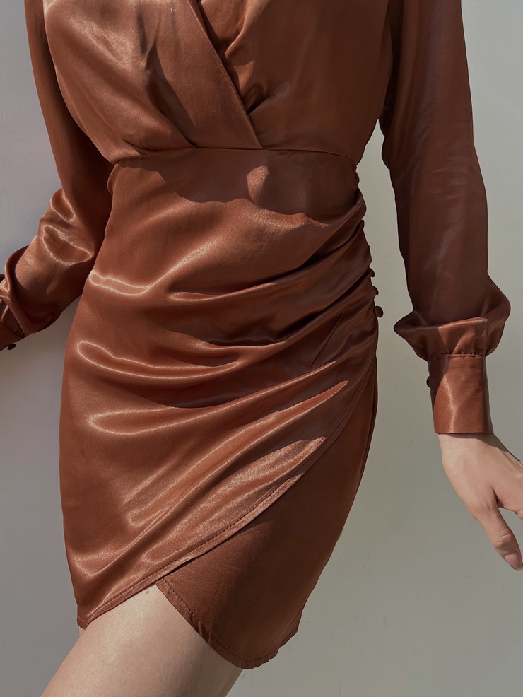 Saten Kruvaze Yaka Kol Düğmeli Uzun Kollu Etek Kısmı Düğme Detay Kruvaze Horry Kadın Kahve Elbise 23K000013