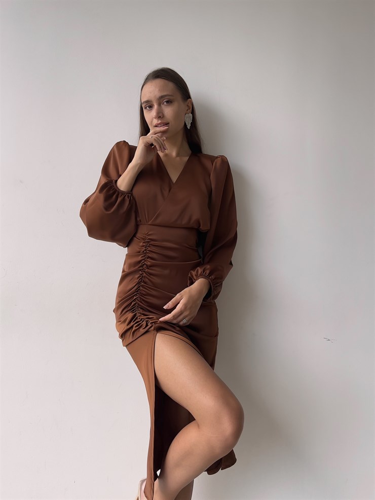 Saten Midi Önden Büzgülü Ve Yırtmaçlı Christina Kadın Kahve Elbise 22K000547