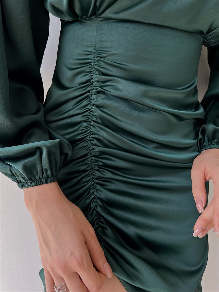 Saten Midi Önden Büzgülü Ve Yırtmaçlı Christina Kadın Zümrüt Elbise 22K000547