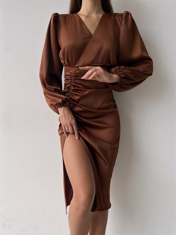 Saten Midi Önden Büzgülü Ve Yırtmaçlı Christina Kadın Kahve Elbise 22K000547