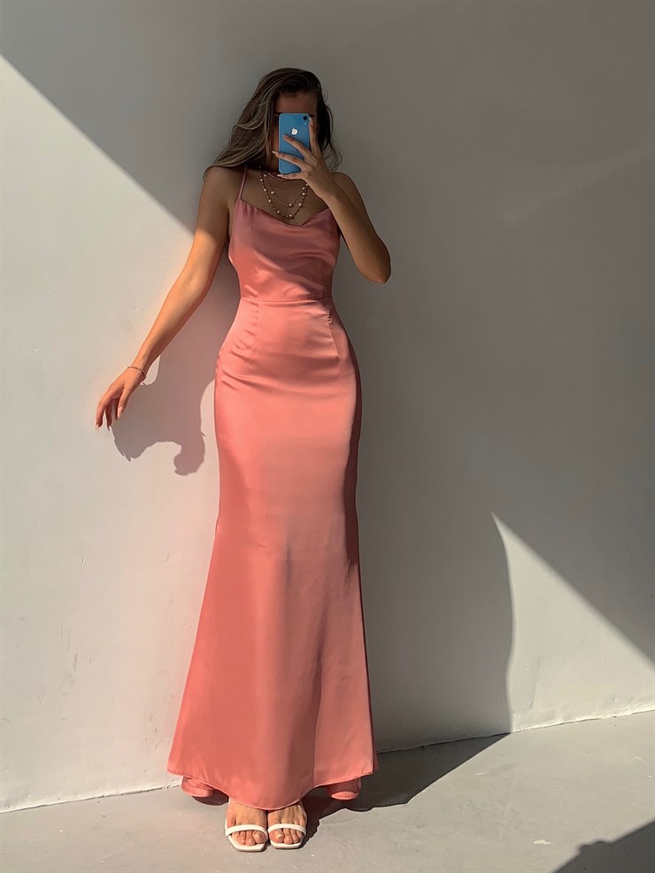 Saten Sırt Dekolte Arkası Çapraz Askılı Mermaid Kadın Pudra Uzun Elbise 21Y000485