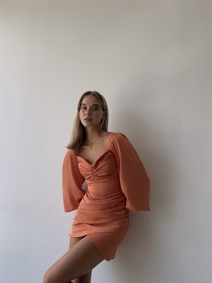 Saten Uzun Balon Kol Drapeli Etek Kısmı Kruvaze Valente Kadın Somon Elbise 22Y000494