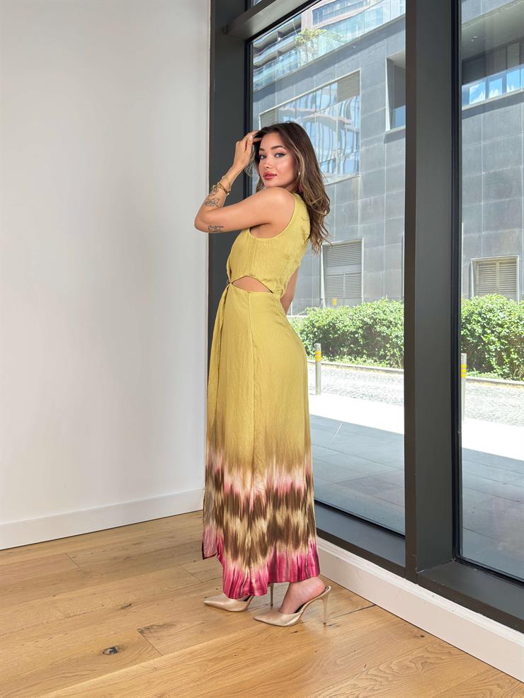 Kolsuz V Yaka Beli Pencereli Aksesuar Detaylı Selde Yeşil Kadın Elbise 25Y491