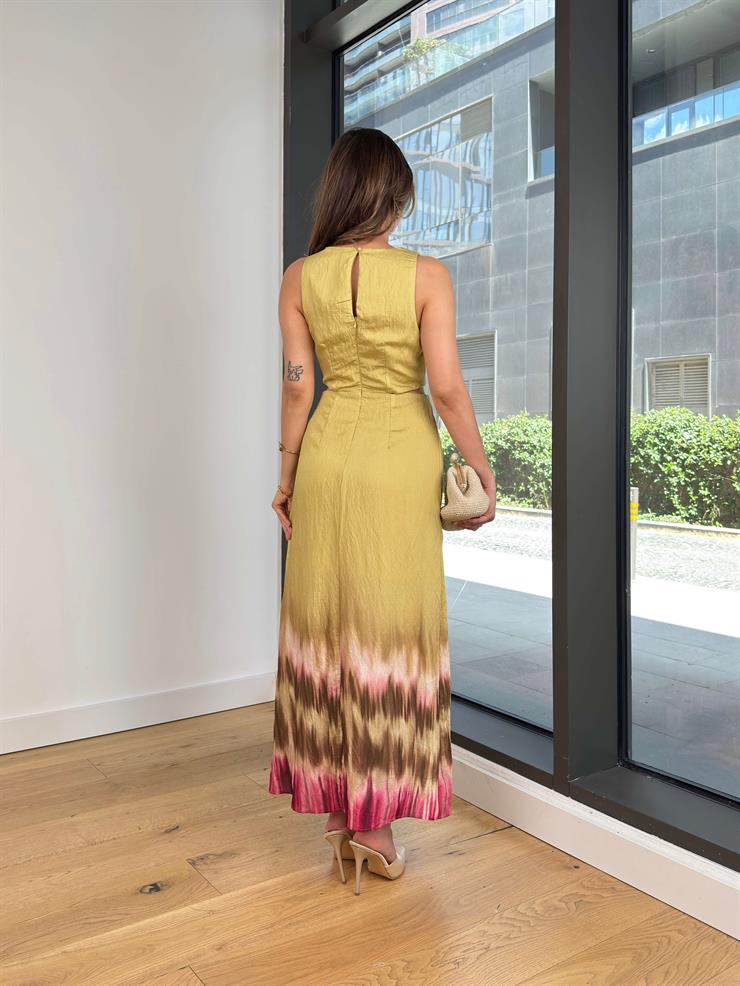 Kolsuz V Yaka Beli Pencereli Aksesuar Detaylı Selde Yeşil Kadın Elbise 25Y491