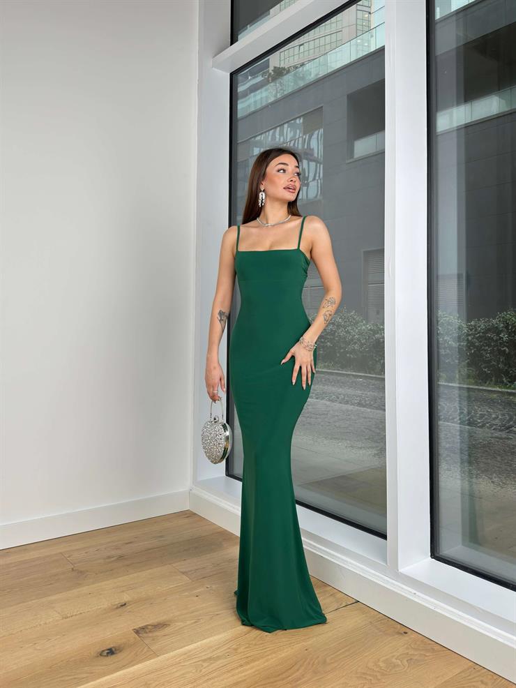 İnce Askılı Sırt Dekolteli Sendy Kadın Zümrüt Maxi Elbise 24Y125