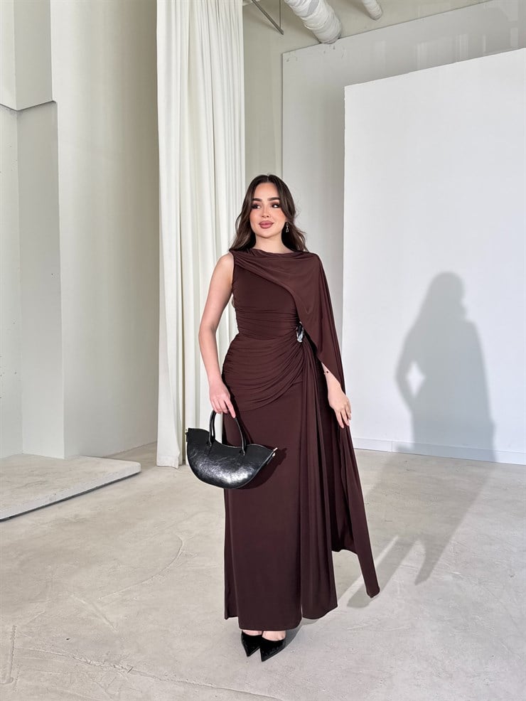 Kendinden Pelerinli Aksesuarlı Drape Detaylı Maxi Kahverengi Sienna Kadın Elbise 26Y239