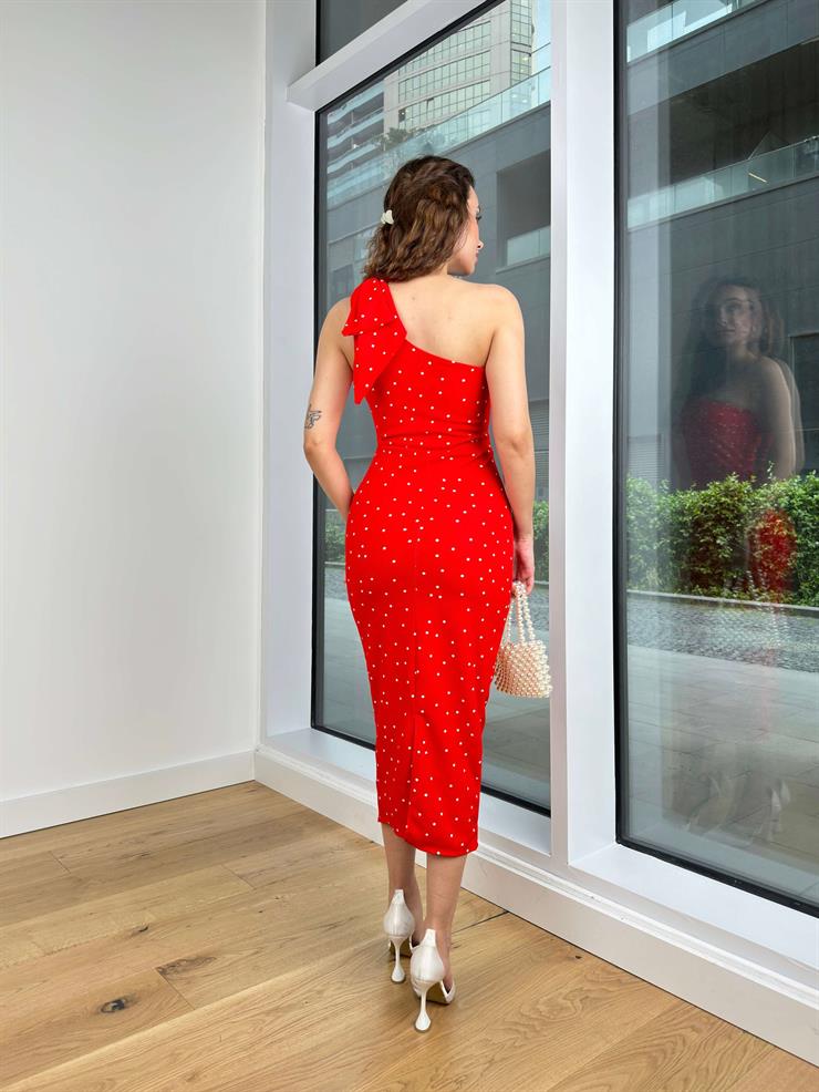 Tek Aksesuar Detaylı Omuz Simba Kadın Puantiyeli Kırmızı Midi Elbise 24Y479
