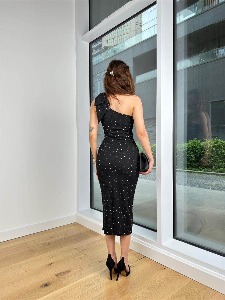 Tek Aksesuar Detaylı Omuz Simba Kadın Puantiyeli Siyah Midi Elbise 24Y479