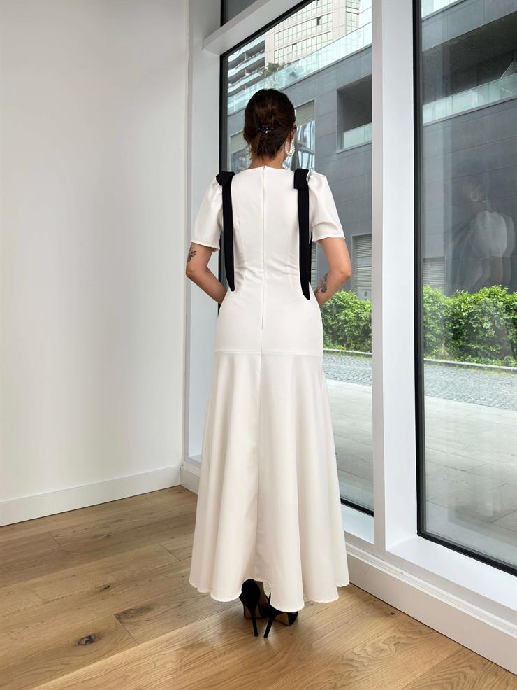 Derin V Yaka Omuzları Fiyonk Detaylı Simona Kadın Ekru Maxi Elbise 24Y474