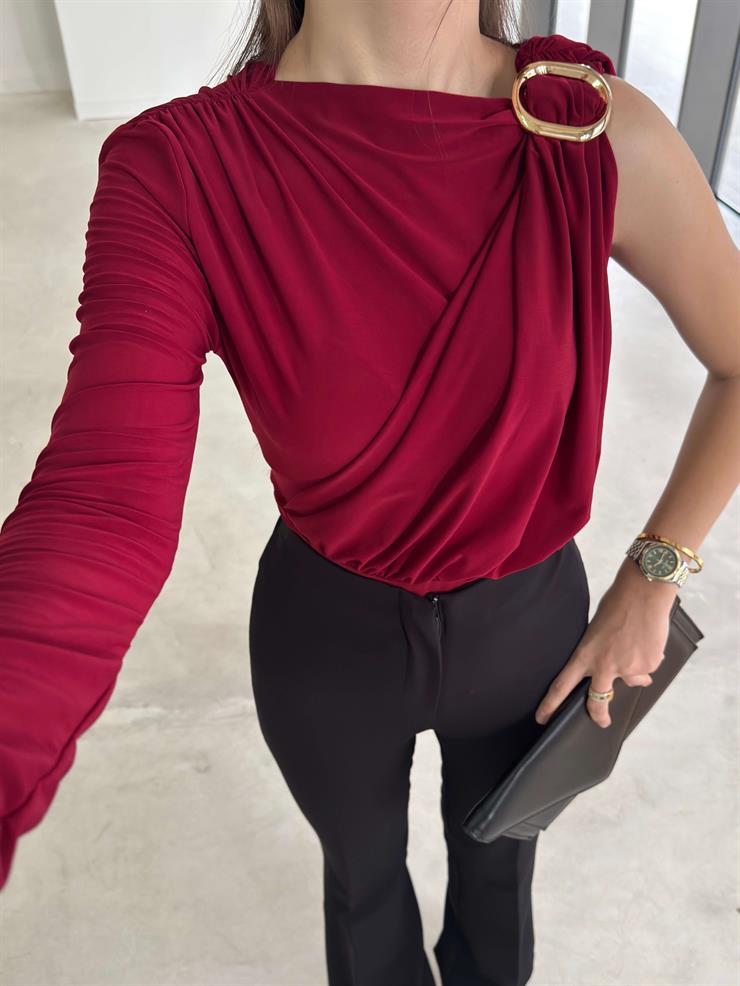 Aksesuarlı Tek Kol Drape Detaylı Sindi Bordo Kadın Bluz 26K352