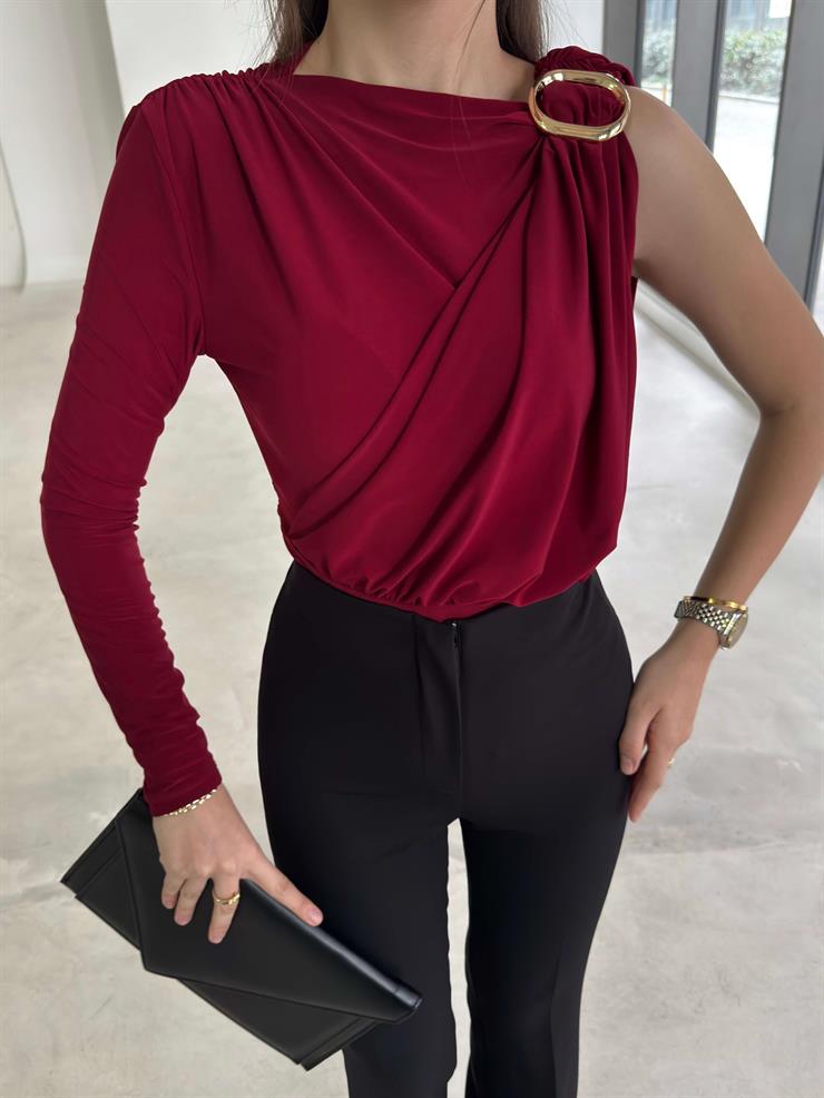 Aksesuarlı Tek Kol Drape Detaylı Sindi Bordo Kadın Bluz 26K352