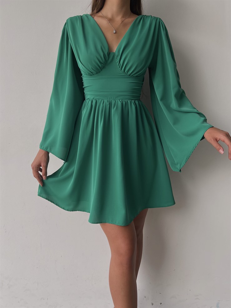 Sırtı Derin V Dekolteli Uzun Geniş Kol Belden Oturtmalı Bel Kısmı Gipeli Oskar Kadın Yeşil Mini Elbise 23K000036