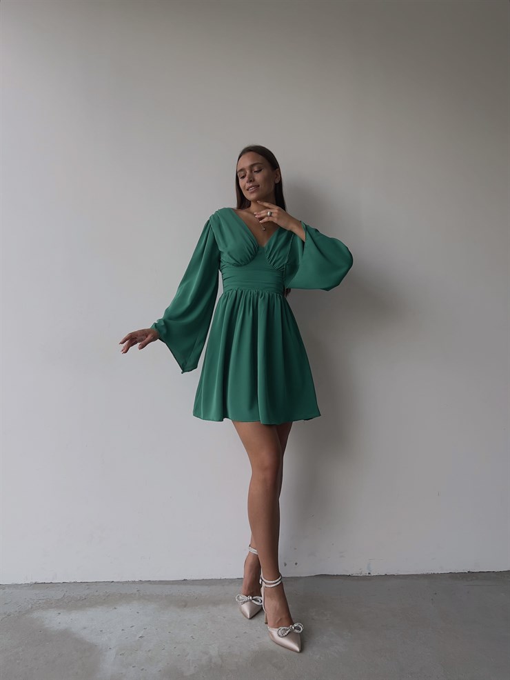 Sırtı Derin V Dekolteli Uzun Geniş Kol Belden Oturtmalı Bel Kısmı Gipeli Oskar Kadın Yeşil Mini Elbise 23K000036