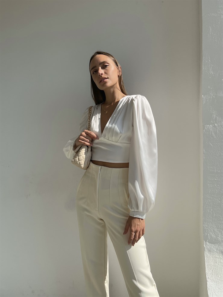 Sırtı Üçgen Dekolte Fermuar Kapamalı Balon Kol V Yaka Lanza Kadın Beyaz Bluz 22Y000504