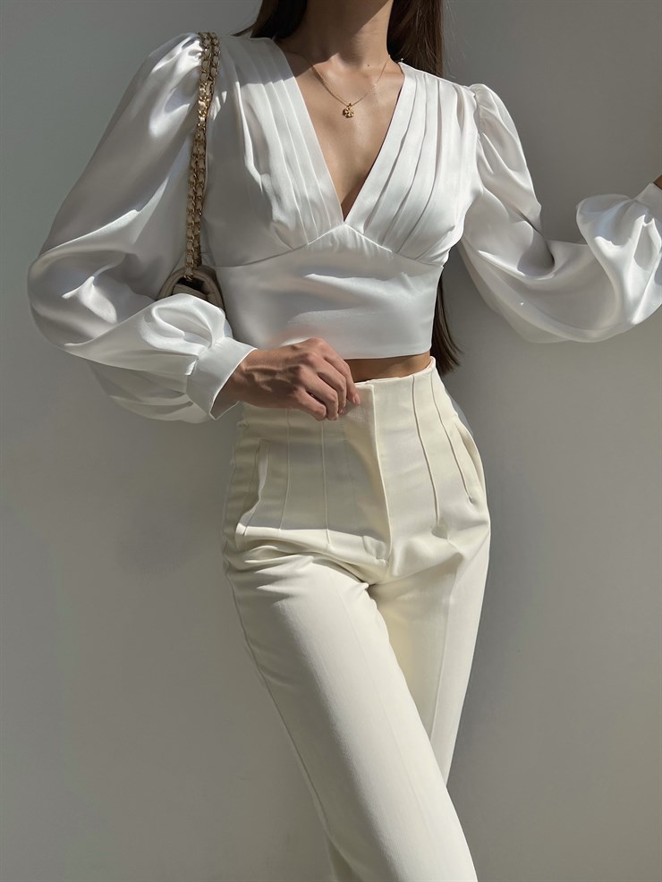 Sırtı Üçgen Dekolte Fermuar Kapamalı Balon Kol V Yaka Lanza Kadın Beyaz Bluz 22Y000504