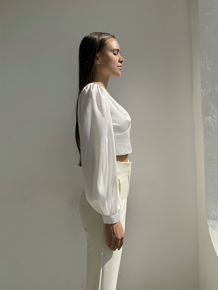 Sırtı Üçgen Dekolte Fermuar Kapamalı Balon Kol V Yaka Lanza Kadın Beyaz Bluz 22Y000504