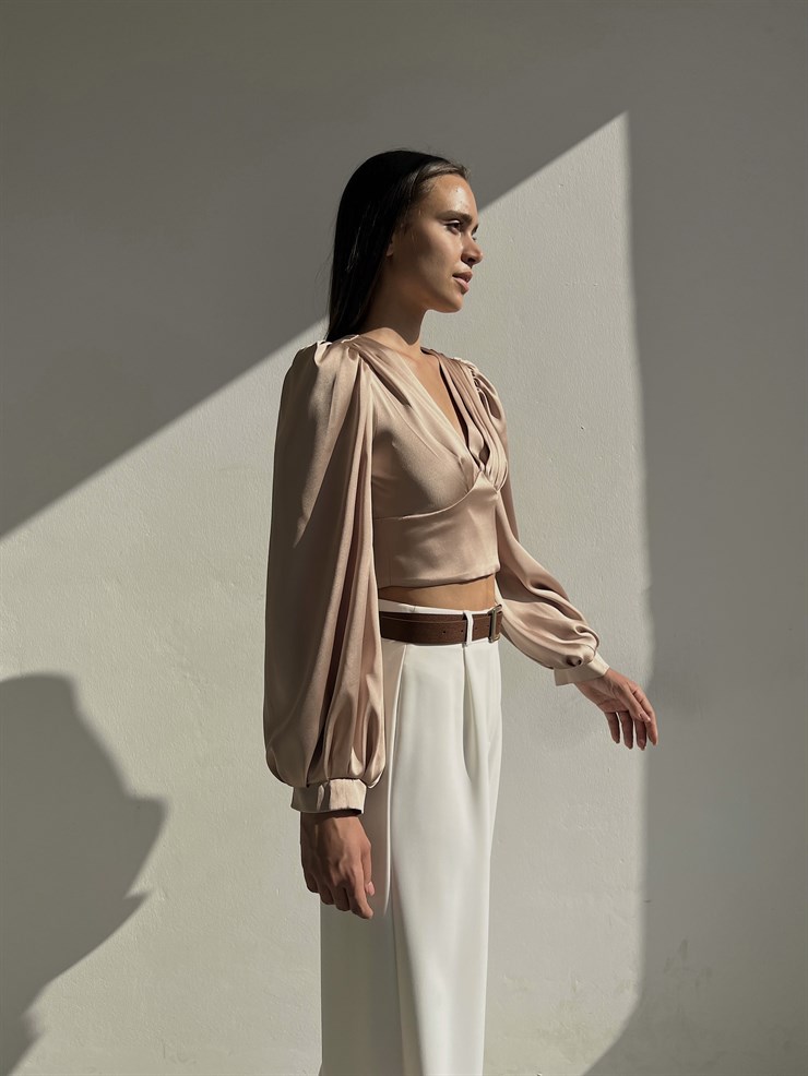 Sırtı Üçgen Dekolte Fermuar Kapamalı Balon Kol V Yaka Lanza Kadın Camel Bluz 22Y000504