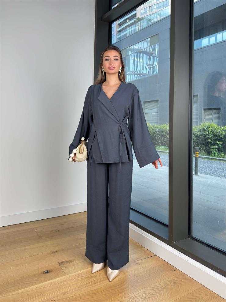Uzun Kol Kruvaze Bağlamalı Bluz Yüksek Bel Bol Paça Pantolon Sıstin Füme Kadın Takım 25Y275