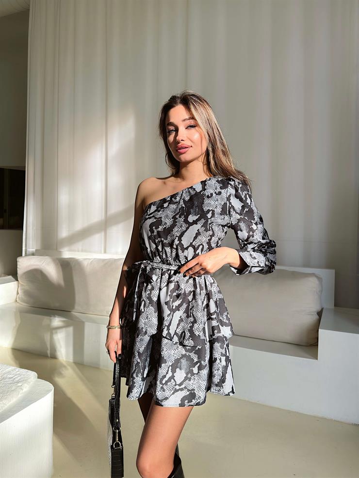 Tek Kol Belden Bağlama Detaylı Eteği Katlı Sıtey Siyah Desenli Kadın Mini Elbise 25Y094