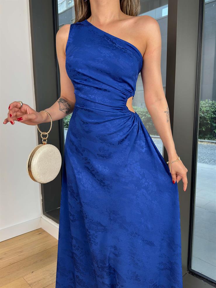 Tek Omuz Pencere Detaylı Drapeli Sıtren Saks Desenli Kadın Elbise 25Y473