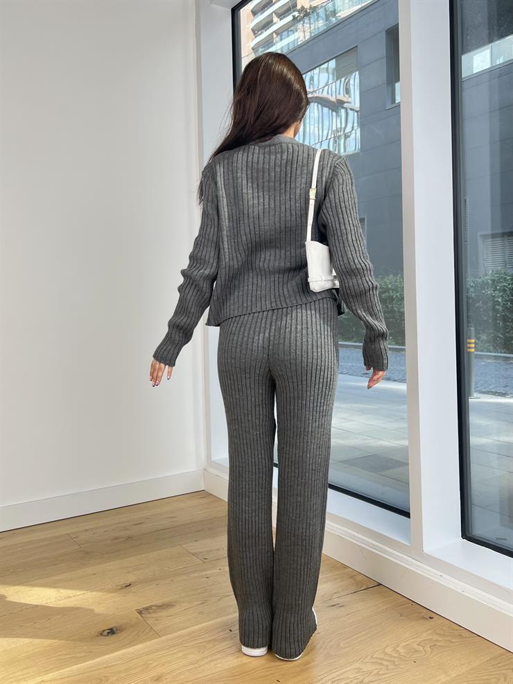 Önü Düğmeli Hırka Crop Yüksek Bel Pantolon Sofiane Kadın Gri Üçlü Triko Takım 25K117