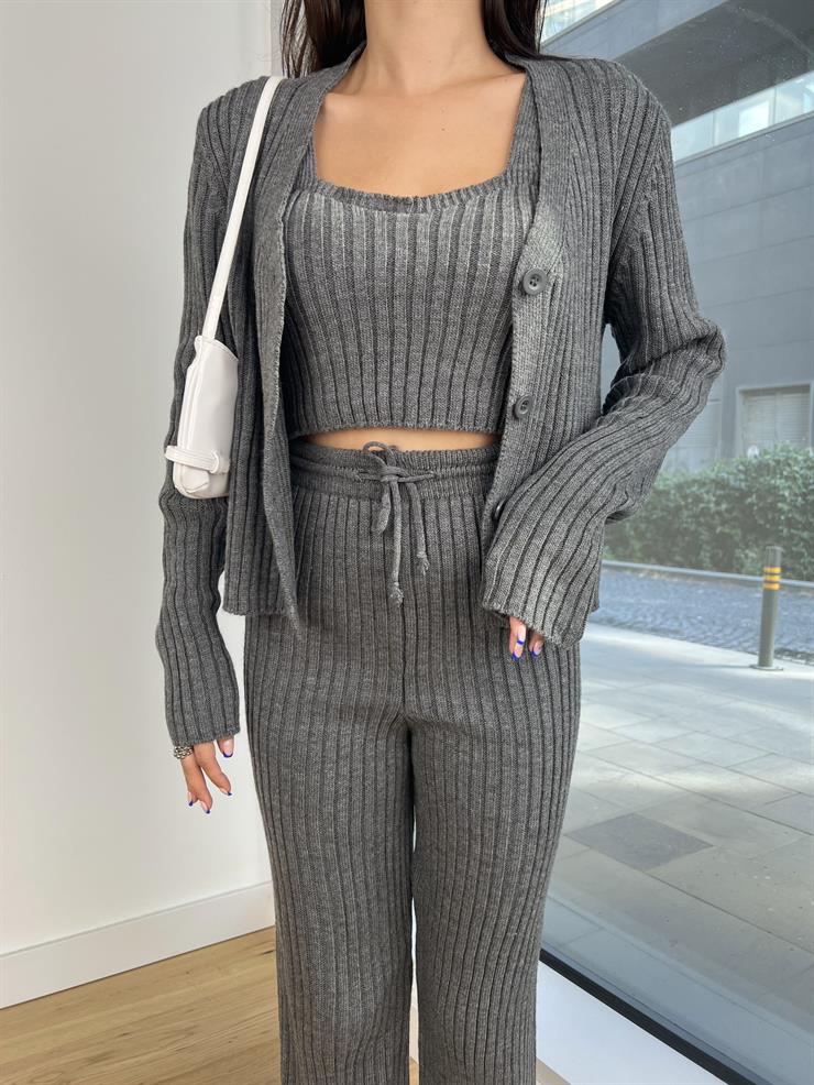 Önü Düğmeli Hırka Crop Yüksek Bel Pantolon Sofiane Kadın Gri Üçlü Triko Takım 25K117
