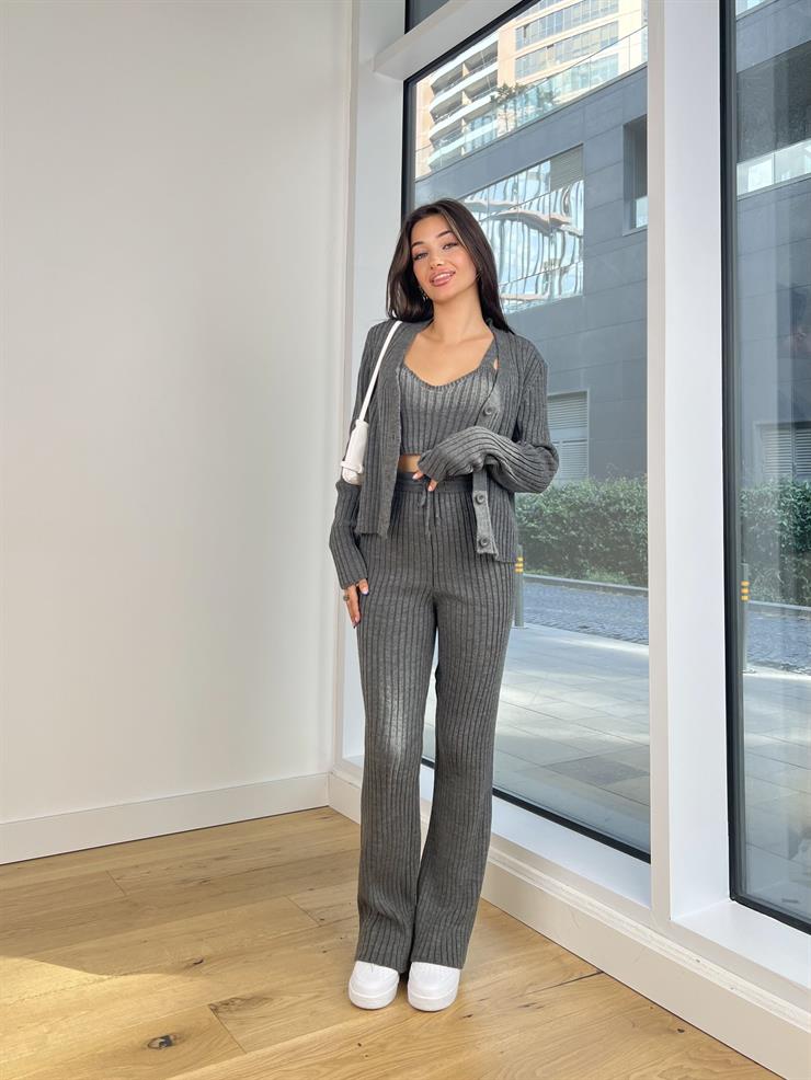 Önü Düğmeli Hırka Crop Yüksek Bel Pantolon Sofiane Kadın Gri Üçlü Triko Takım 25K117