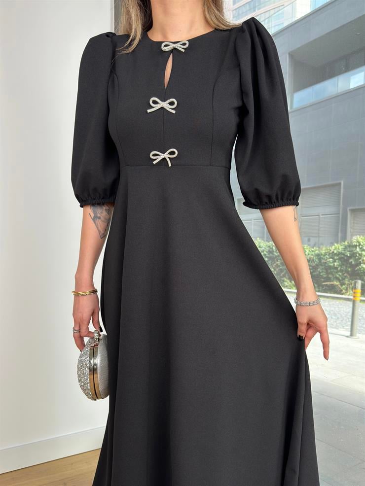 Yarım Balon Kol Önü Kurdele Detaylı Sonya Siyah Midi Elbise 25Y054
